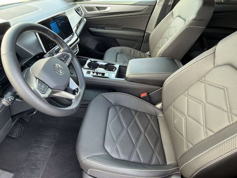 Used 2026 Volkswagen Atlas Cross Sport SE FWD image 5