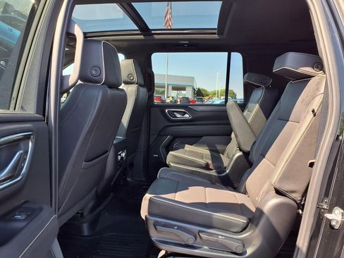 Used 2023 GMC Yukon XL SLT w/ SLT Premium Package image 26