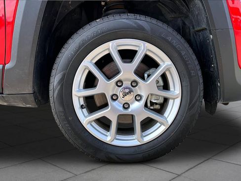 Used 2023 Jeep Renegade Latitude AWD/4WD image 10