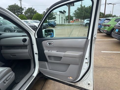 Used 2015 Honda Pilot Touring image 24