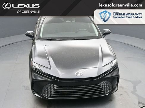 Used 2025 Toyota Camry XLE FWD image 37