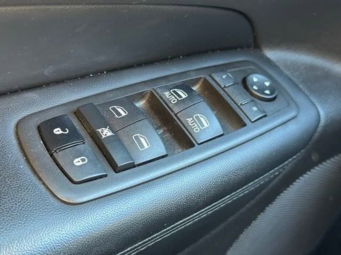 Used 2022 Jeep Grand Cherokee Laredo X image 19