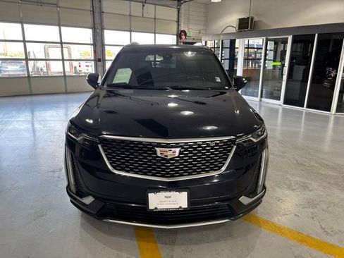Used 2021 Cadillac XT6 Premium Luxury AWD/4WD image 2