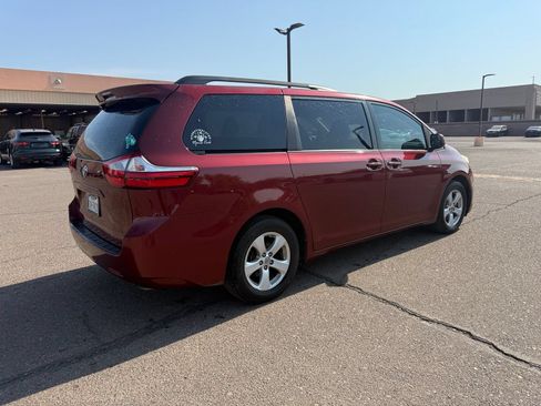 Used 2017 Toyota Sienna LE FWD image 4
