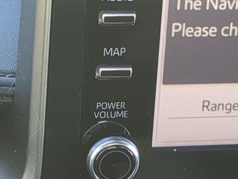 Used 2019 Toyota C-HR XLE image 28