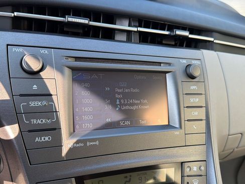 Used 2015 Toyota Prius Three FWD image 23