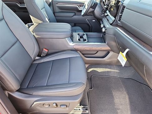 New 2025 GMC Sierra 2500 SLT w/ SLT Premium Package image 10