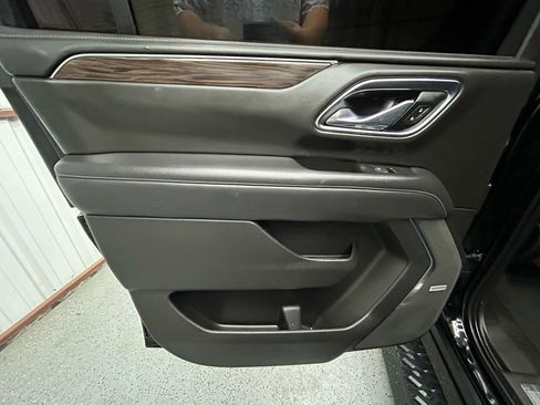 Used 2021 Chevrolet Suburban Z71 w/ Luxury Package image 7