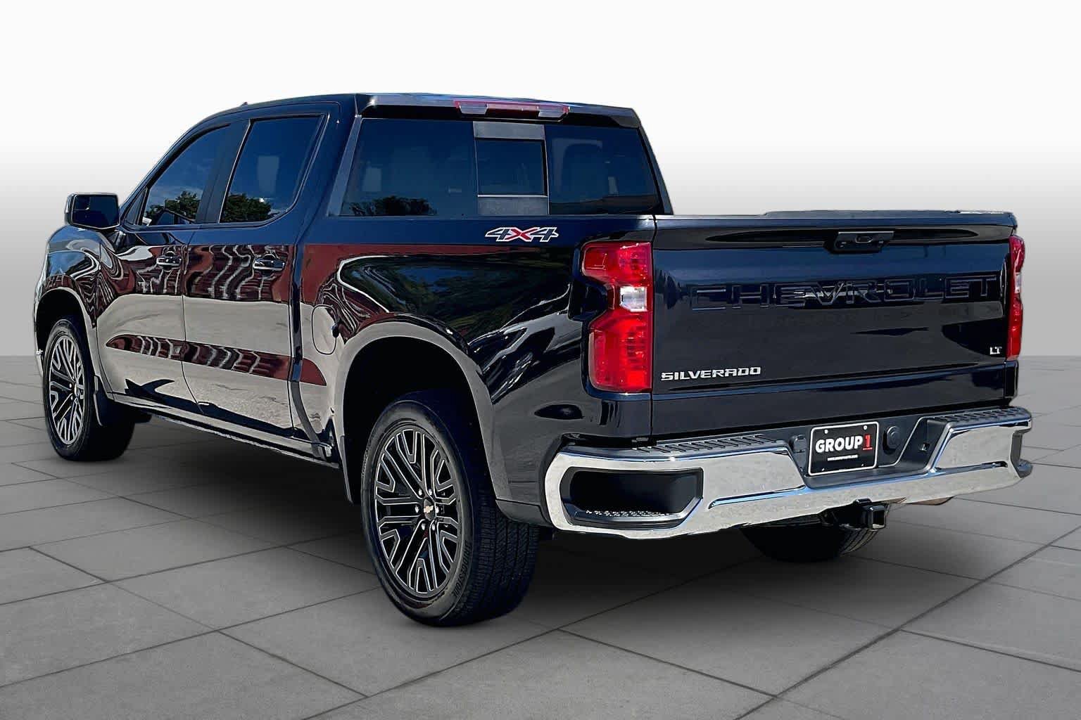 Used 2024 Chevrolet Silverado 1500 LT w/ Leather Package AWD/4WD image 12