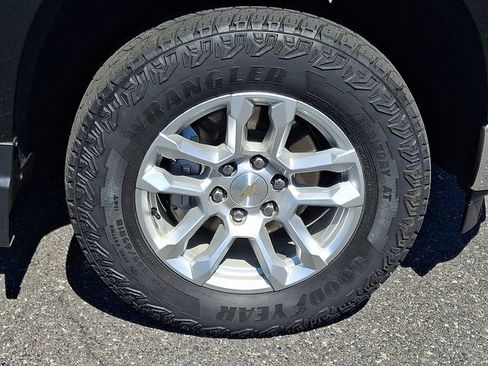 Certified 2024 Chevrolet Silverado 1500 LT w/ Z71 Off-Road Package image 8