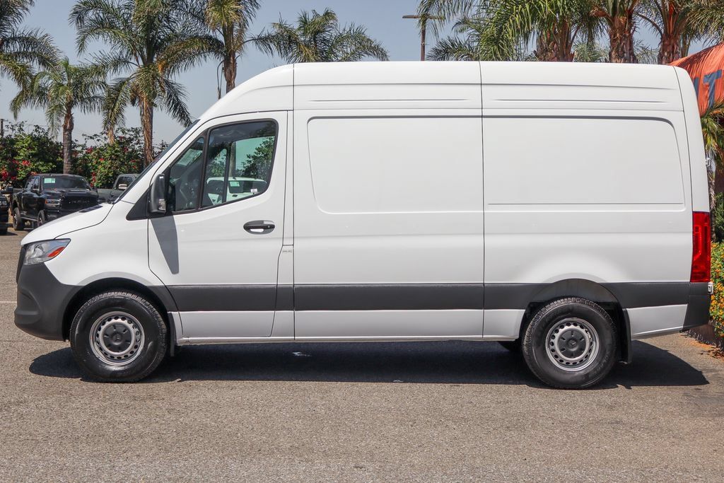 Used 2025 Mercedes-Benz Sprinter 2500 image 5