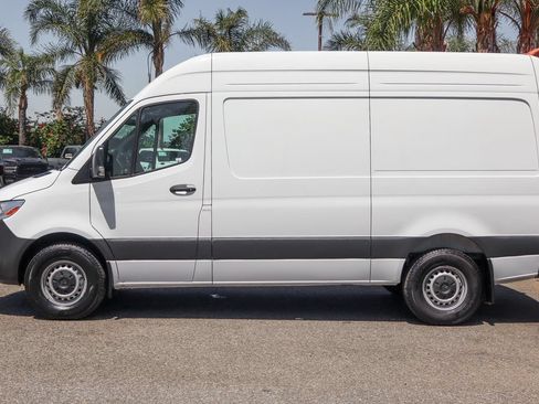 Used 2025 Mercedes-Benz Sprinter 2500 image 5