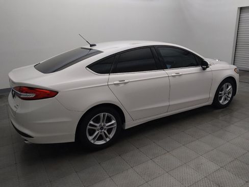 Used 2018 Ford Fusion SE w/ Fusion SE Technology Package FWD image 10