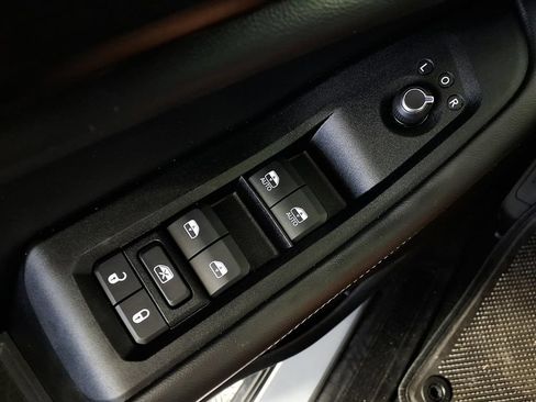Used 2025 Jeep Grand Cherokee L Laredo RWD image 24