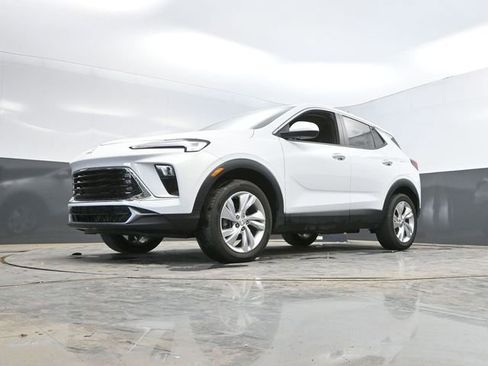 Used 2025 Buick Encore GX Preferred AWD/4WD image 47