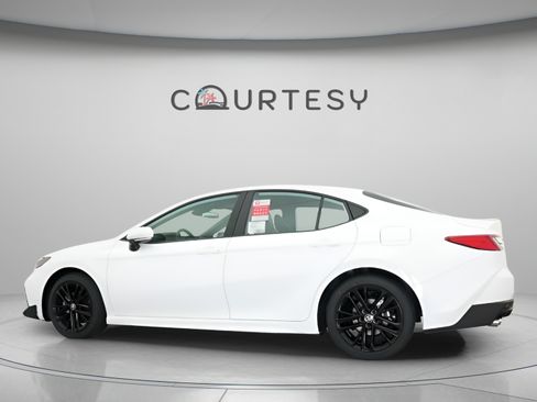 Certified 2026 Toyota Camry SE FWD image 6