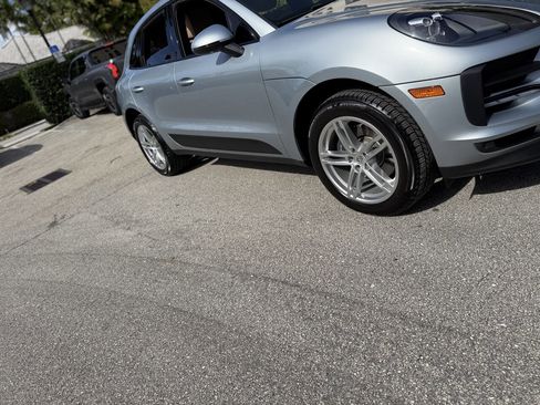 Used 2020 Porsche Macan AWD/4WD image 34