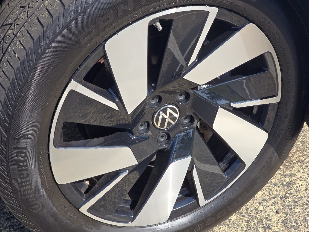 Used 2024 Volkswagen Atlas Cross Sport SE w/ Panoramic Sunroof Package AWD/4WD image 17