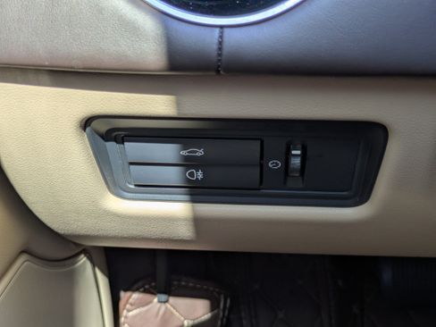 Used 2017 Jaguar XJ L Portfolio RWD image 39