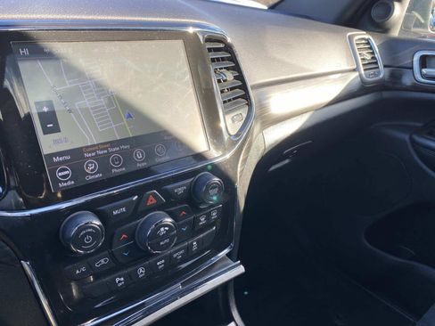 Certified 2021 Jeep Grand Cherokee Laredo X image 29