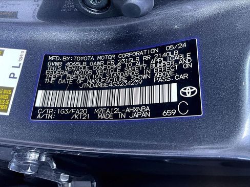 Used 2025 Toyota Corolla SE w/ SE Package FWD image 33