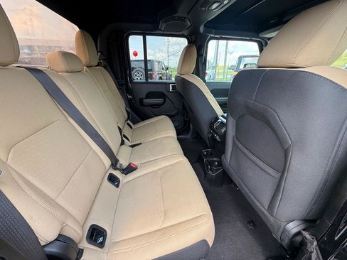 Used 2020 Jeep Gladiator Sport w/ Quick Order Package 24S AWD/4WD image 34