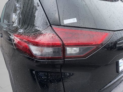 Used 2023 Nissan Rogue SV image 7