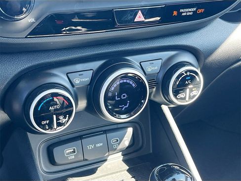 Used 2024 Hyundai Venue Limited image 16