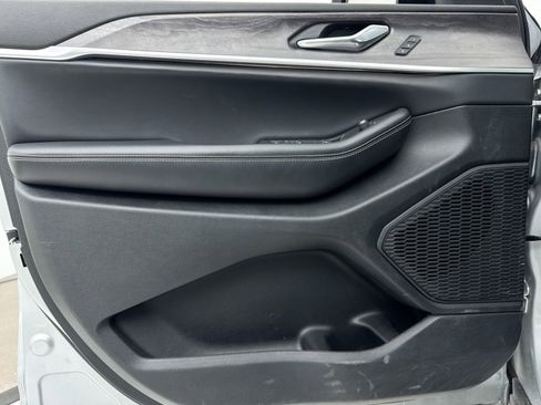 Used 2024 Jeep Grand Cherokee L Limited w/ Luxury Tech Group II image 33