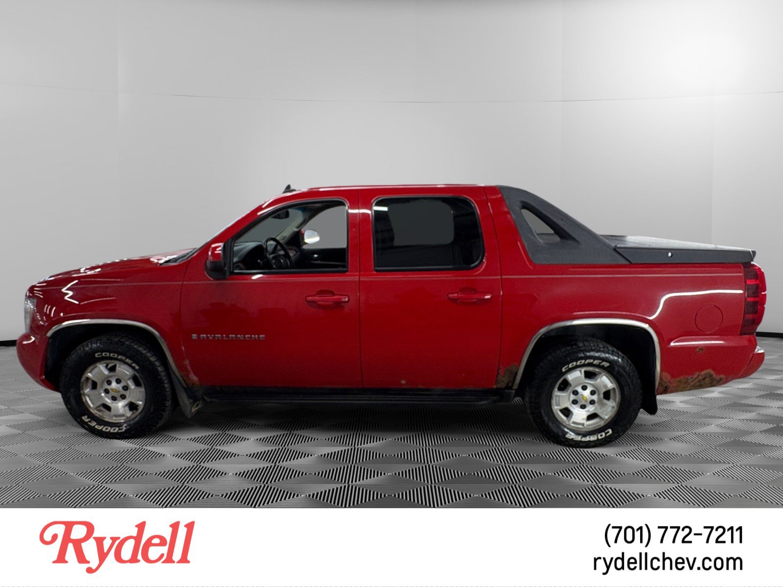 Used 2009 Chevrolet Avalanche LT w/ Luxury Package AWD/4WD image 2
