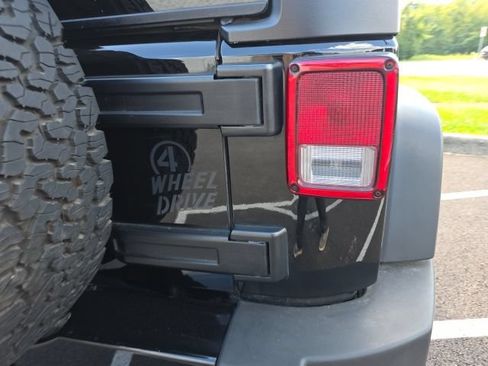 Used 2017 Jeep Wrangler Sport AWD/4WD image 5