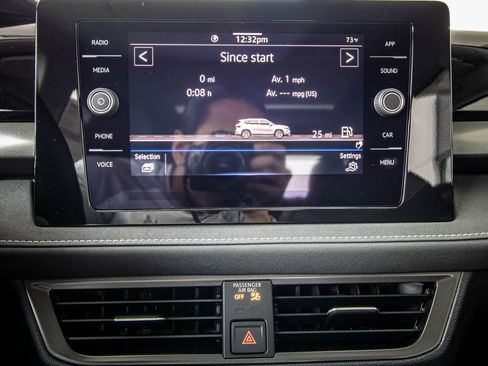 New 2026 Volkswagen Taos SE image 5