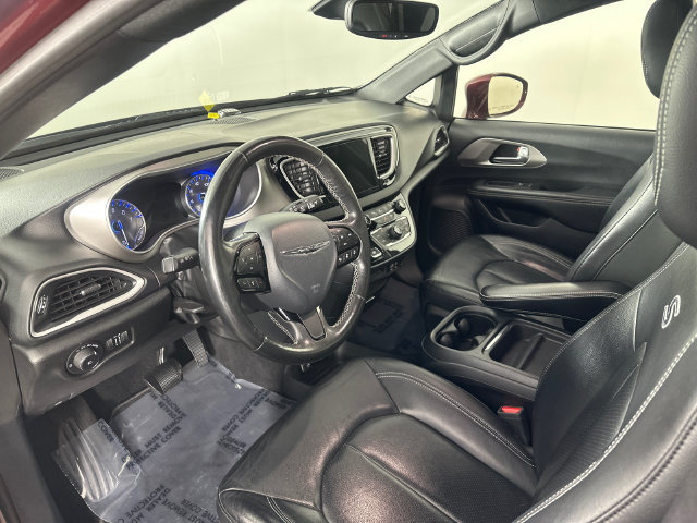 Used 2020 Chrysler Pacifica Touring-L w/ Advanced Safetytec Group AWD/4WD image 4