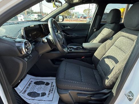 Used 2026 Chevrolet Equinox LT FWD image 10