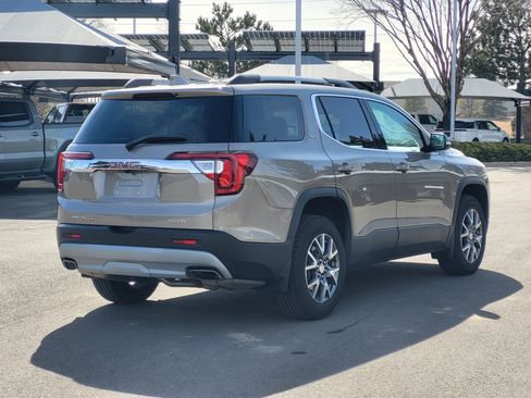 Used 2023 GMC Acadia SLT w/ Technology Package image 3