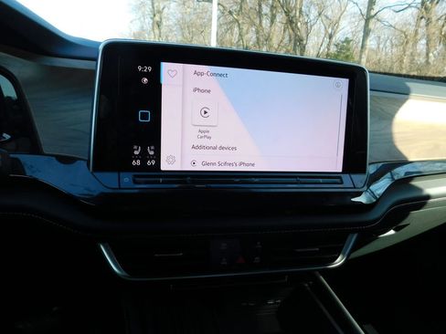 Used 2025 Volkswagen Atlas SE image 9