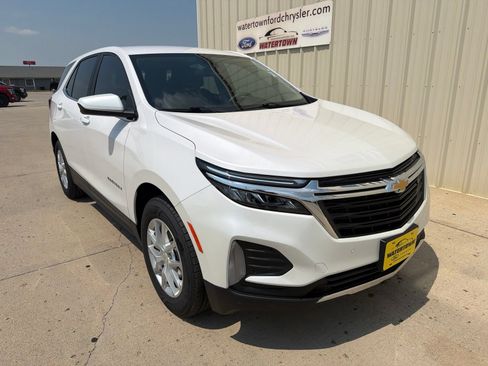 Used 2022 Chevrolet Equinox LT AWD/4WD image 2