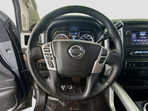 Used 2019 Nissan Titan SL w/ Chrome Package AWD/4WD image 13