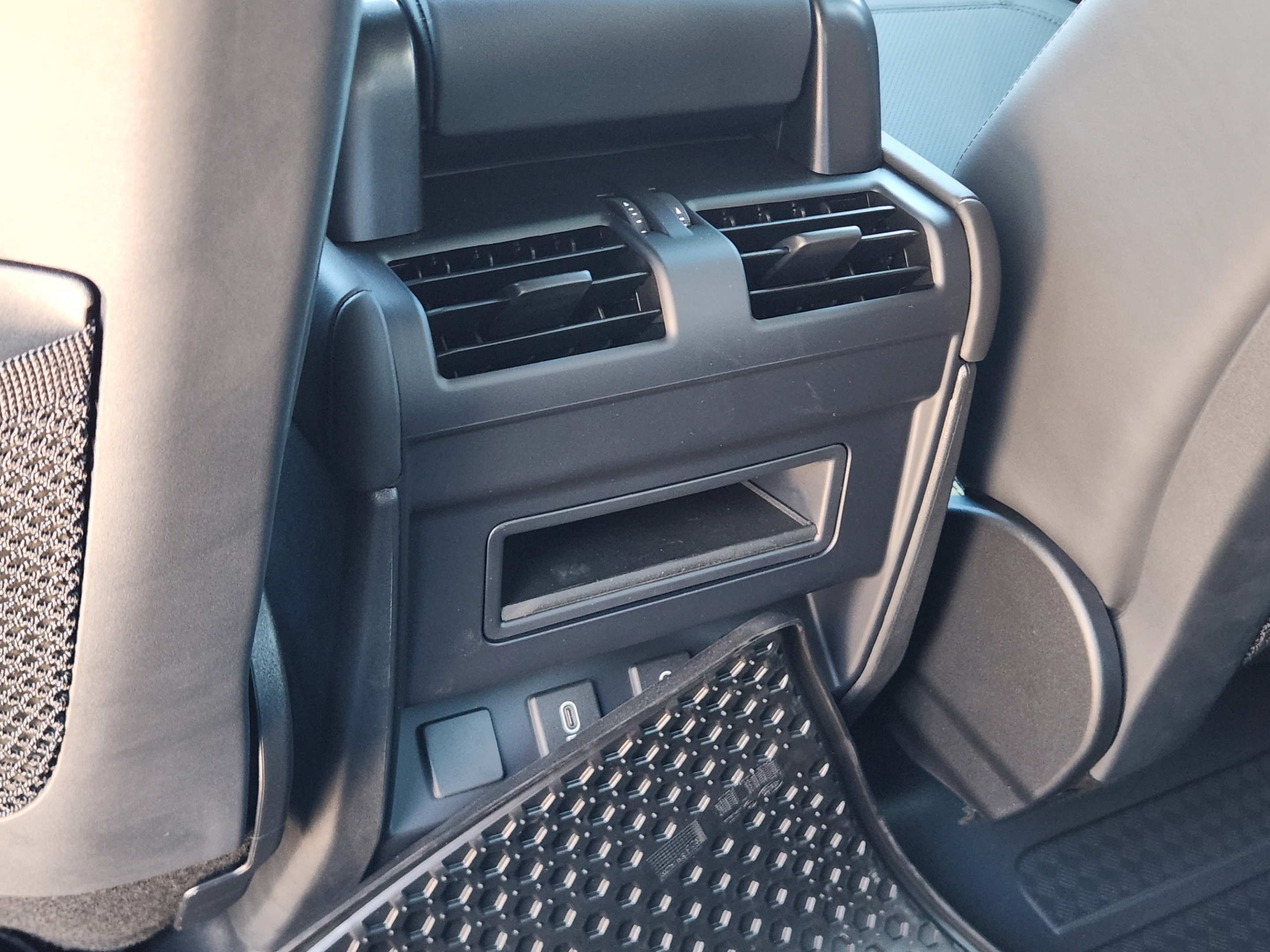 New 2026 Land Rover Defender 110 X-Dynamic SE AWD/4WD image 25
