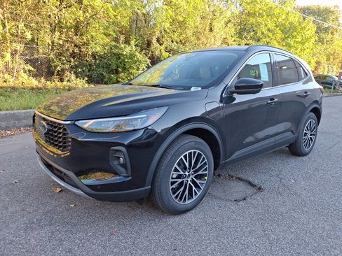 New 2025 Ford Escape SE w/ PHEV Premium Package FWD image 3