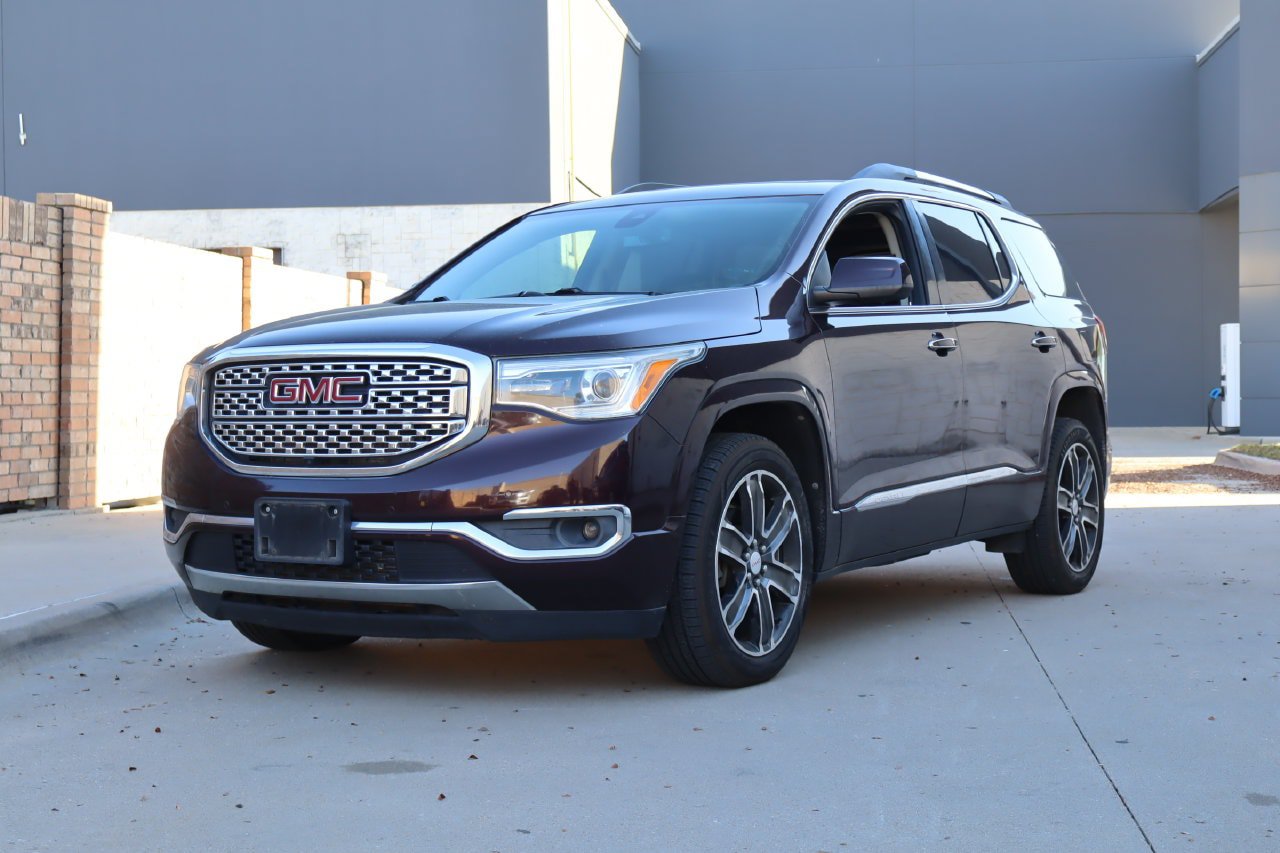 Used 2017 GMC Acadia Denali w/ Technology Package FWD image 2