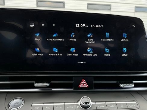 Used 2025 Hyundai Elantra SEL image 30