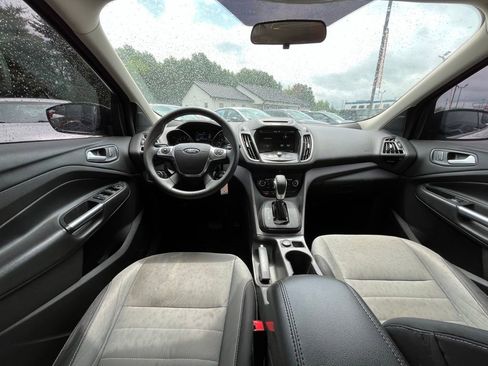 Used 2015 Ford Escape SE w/ Equipment Group 201A FWD image 4
