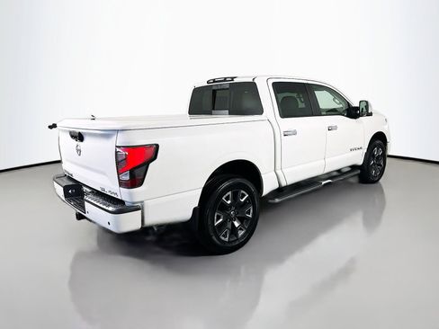 Used 2021 Nissan Titan SL w/ Moonroof Package AWD/4WD image 7