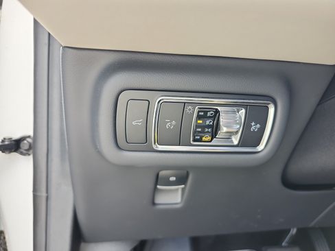 Used 2024 Lincoln Nautilus Premier AWD/4WD image 13