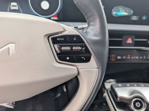 Used 2022 Kia EV6 Wind w/ Wind Technology Package AWD/4WD image 23