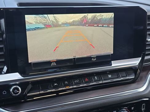 Used 2022 GMC Sierra 1500 SLT w/ SLT Convenience Package image 17