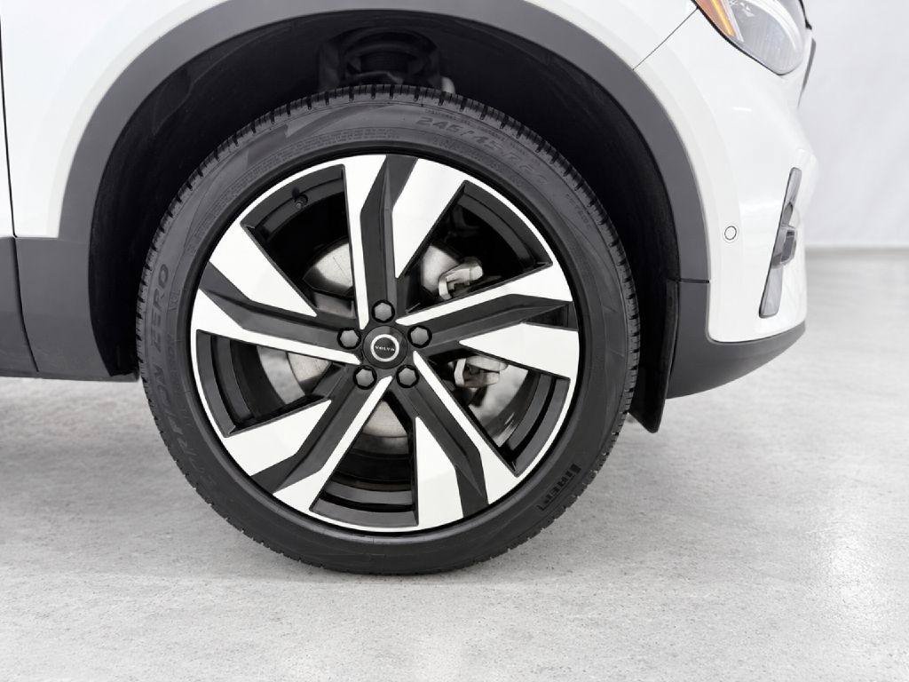Used 2024 Volvo XC40 B5 Plus w/ Protection Package Premier AWD/4WD image 34