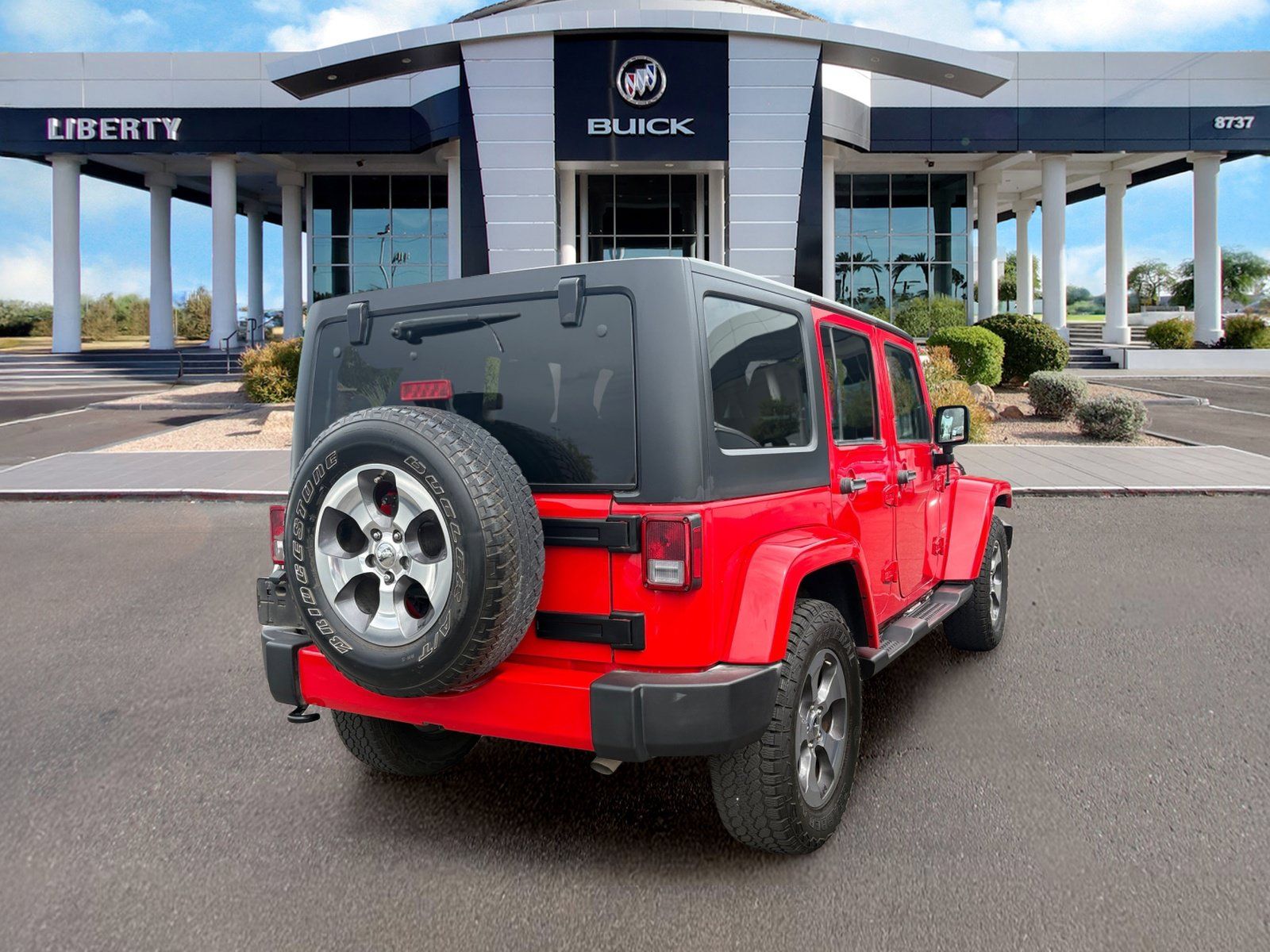 Used 2017 Jeep Wrangler Unlimited Sahara w/ Connectivity Group AWD/4WD image 2