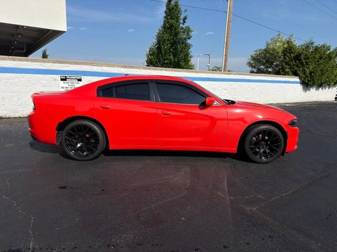 Used 2019 Dodge Charger SXT RWD image 6